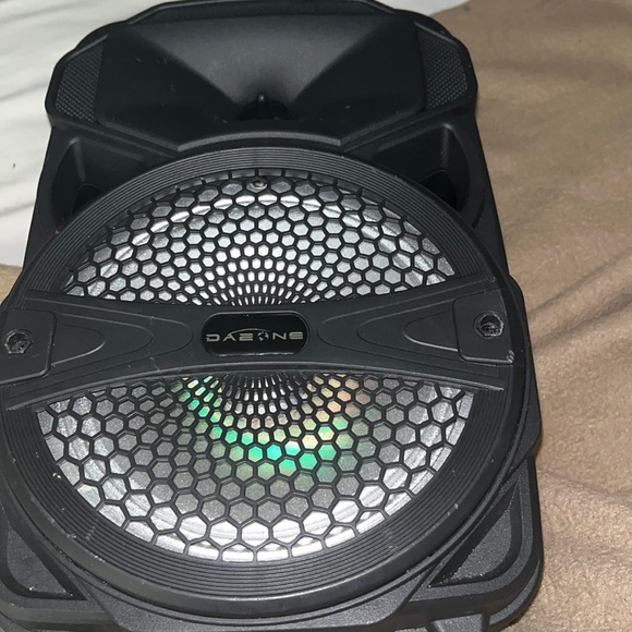 Speaker - Picture 1 of 3